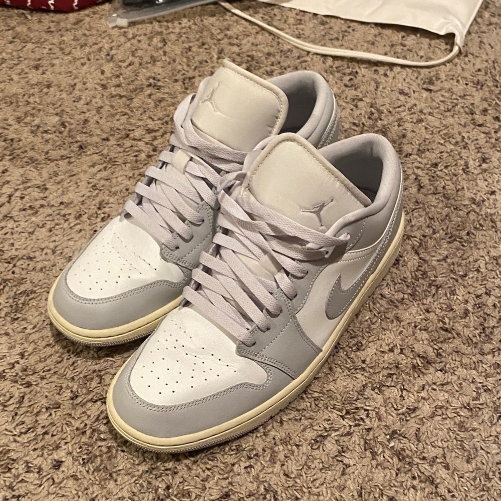 Jordan 1 Low Grey and White - Sail/Coconut Milk/Neutral Grey